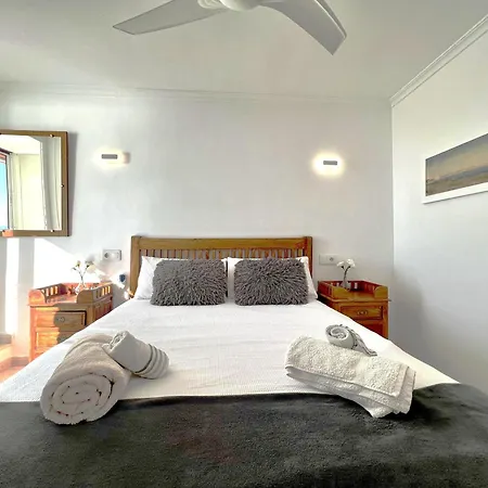 Apartamento Vistas Al Mar. Gran Salon. Playa A 1 Minuto. Wifi Alicante