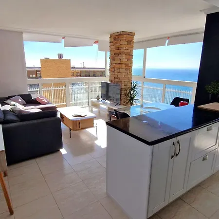 Vistas Al Mar. Gran Salon. Playa A 1 Minuto. Wifi Apartamento
